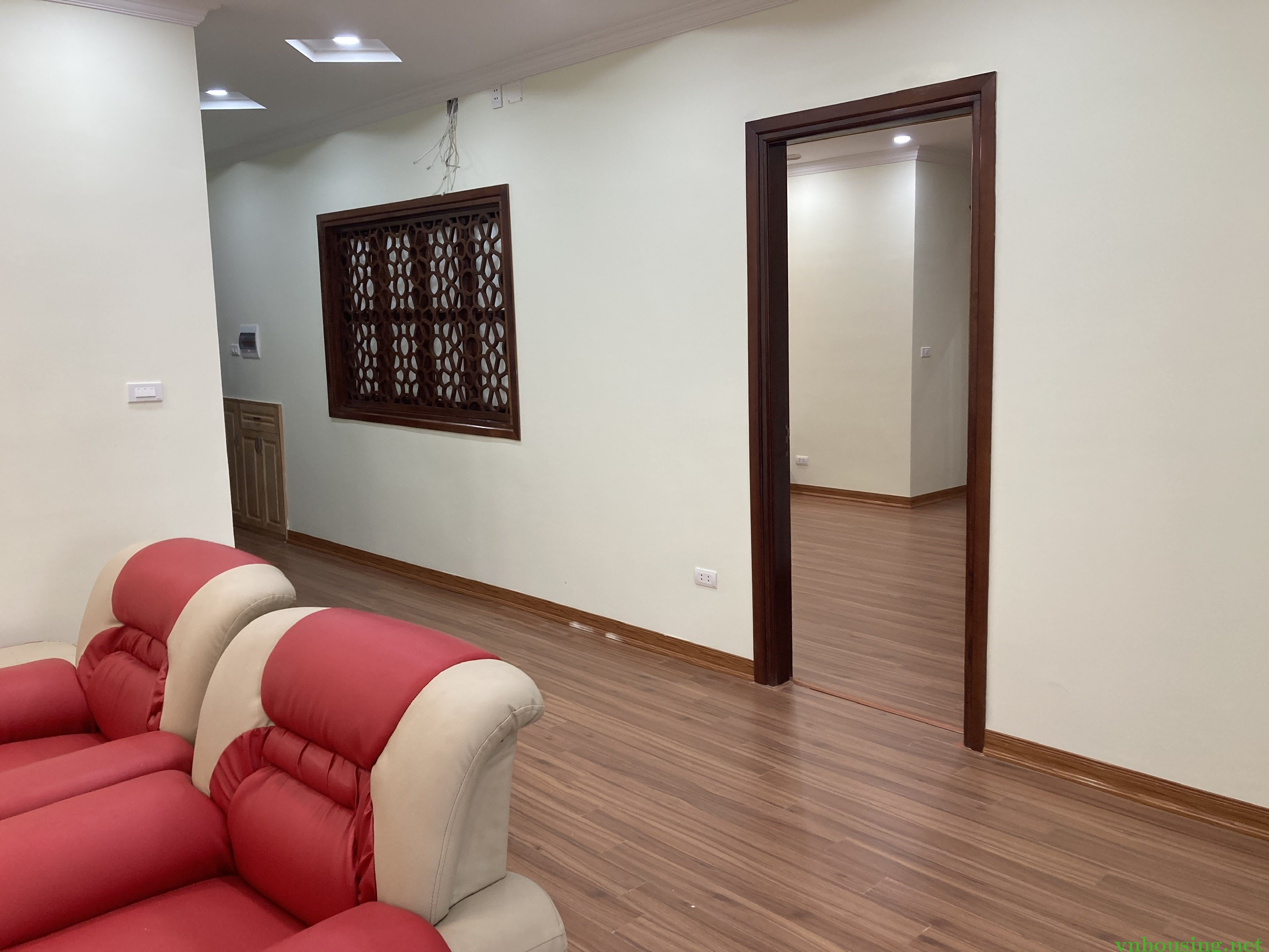 Cho thuê căn hộ tòa nhà Vườn Xuân (71 Nguyễn Chí Thanh) 3 ngủ full đồ 16.5TR